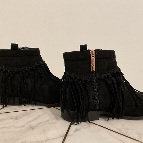 🔴SUEDE FRINGE ANKLE BOOTS🔴 - Picture 7 of 10